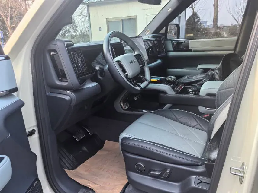 2023 FangChengBao Bao 5 1.5T 194HP L4 E-CVT PHEV 31.8KWH,autocango,china used car exporter,china ev exporter,chinese used car exporter,chinese used ev exporter