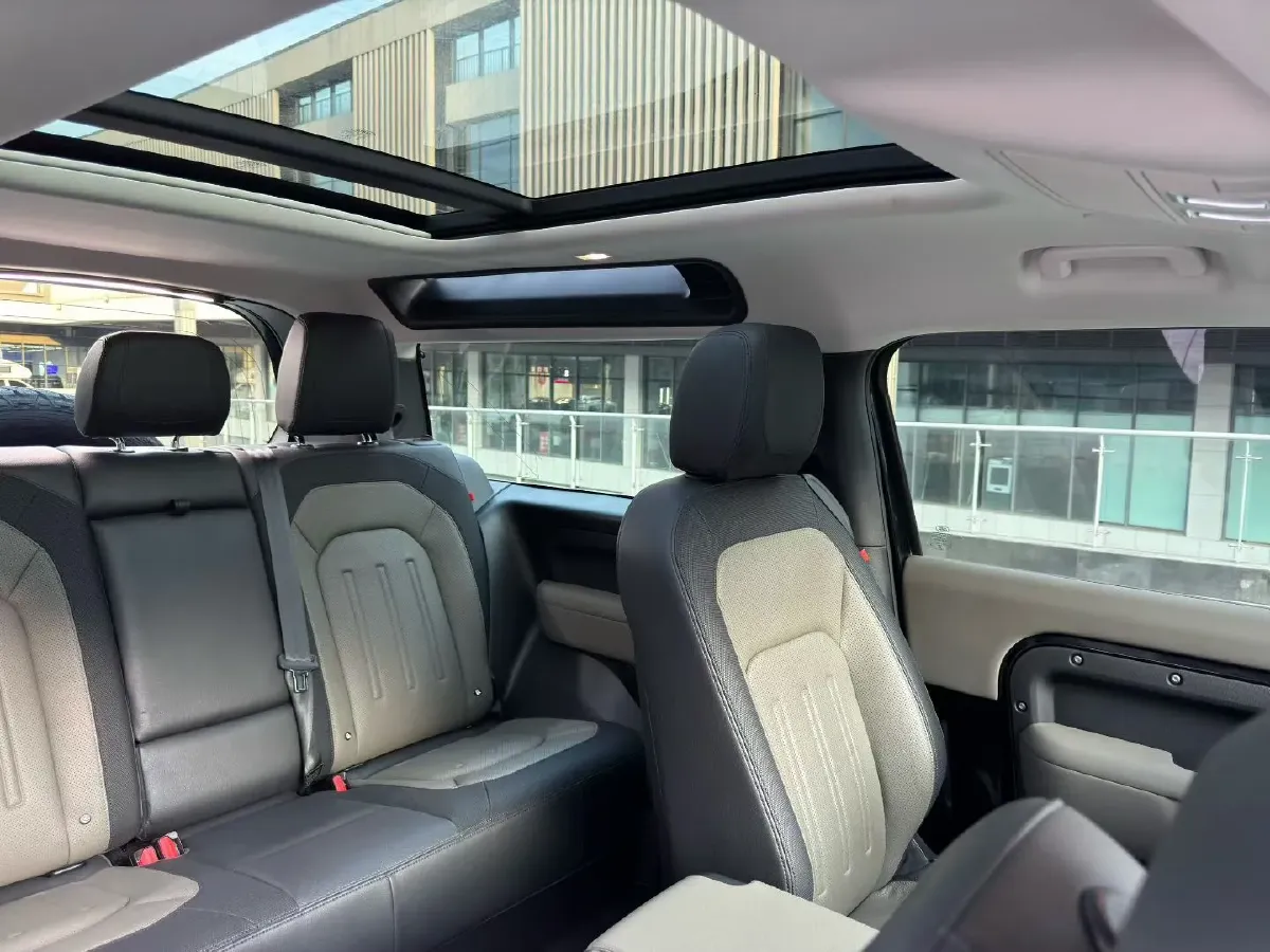 2021 Land Rover Defender 3.0T 400HP L6 8AT,autocango,china used car exporter,china ev exporter,chinese used car exporter,chinese used ev exporter