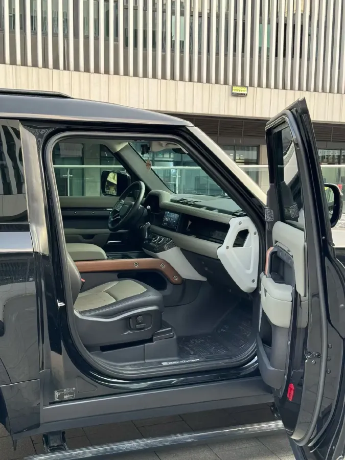 2021 Land Rover Defender 3.0T 400HP L6 8AT,autocango,china used car exporter,china ev exporter,chinese used car exporter,chinese used ev exporter