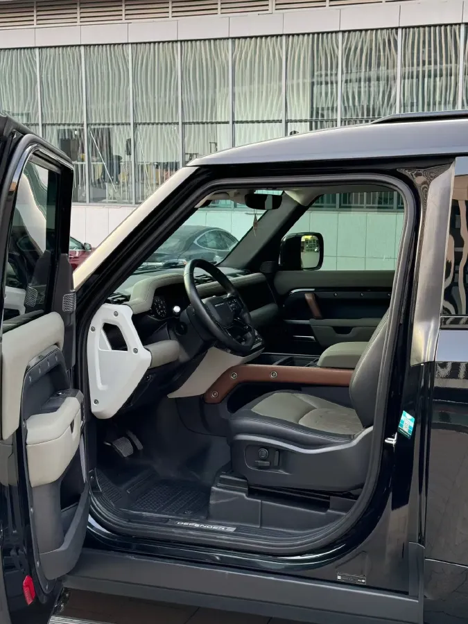 2021 Land Rover Defender 3.0T 400HP L6 8AT,autocango,china used car exporter,china ev exporter,chinese used car exporter,chinese used ev exporter