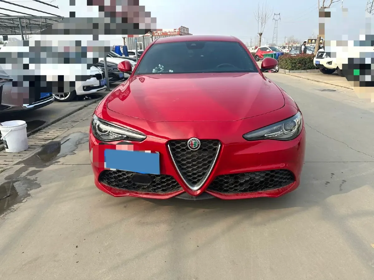 2022 Alfa Romeo Giulia 2.0T 280HP L4 8AT,autocango,china used car exporter,china ev exporter,chinese used car exporter,chinese used ev exporter