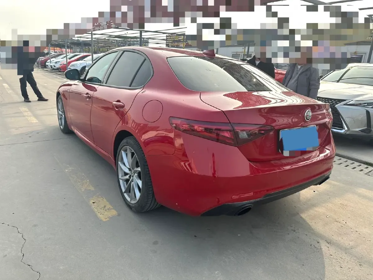 2022 Alfa Romeo Giulia 2.0T 280HP L4 8AT,autocango,china used car exporter,china ev exporter,chinese used car exporter,chinese used ev exporter