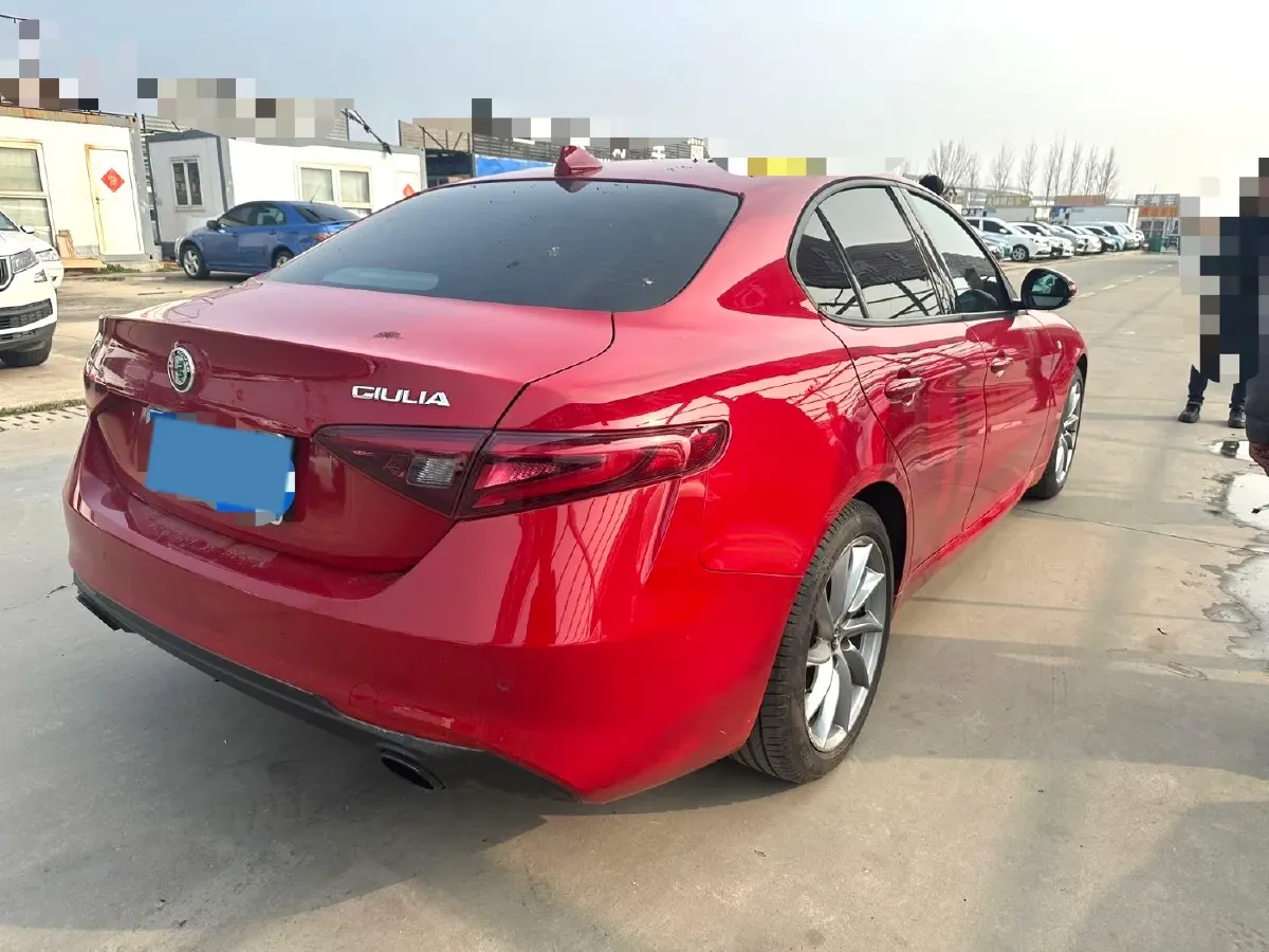 2022 Alfa Romeo Giulia 2.0T 280HP L4 8AT,autocango,china used car exporter,china ev exporter,chinese used car exporter,chinese used ev exporter