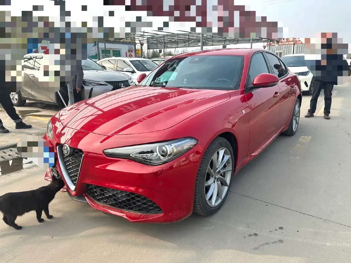 2022 Alfa Romeo Giulia 2.0T 280HP L4 8AT,autocango,china used car exporter,china ev exporter,chinese used car exporter,chinese used ev exporter