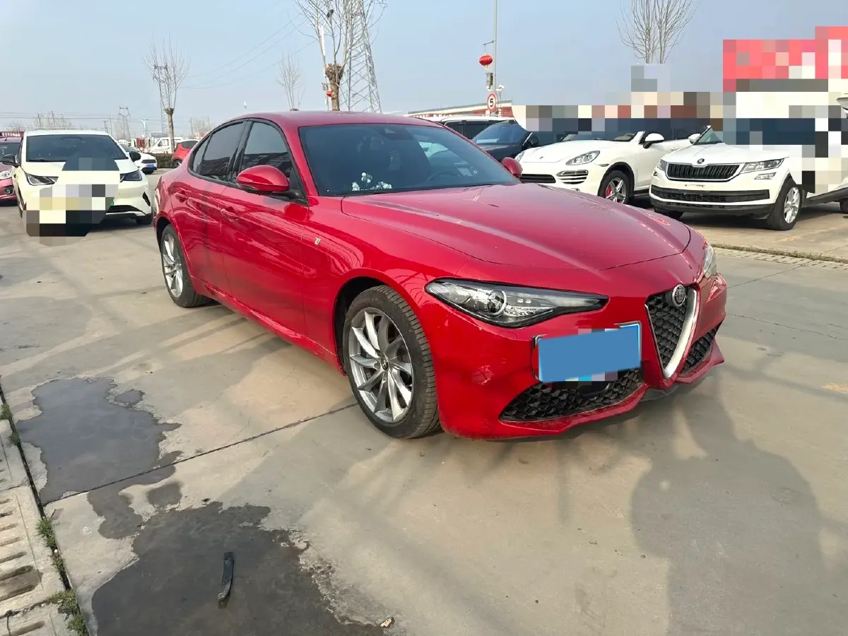 2022 Alfa Romeo Giulia 2.0T 280HP L4 8AT,autocango,china used car exporter,china ev exporter,chinese used car exporter,chinese used ev exporter