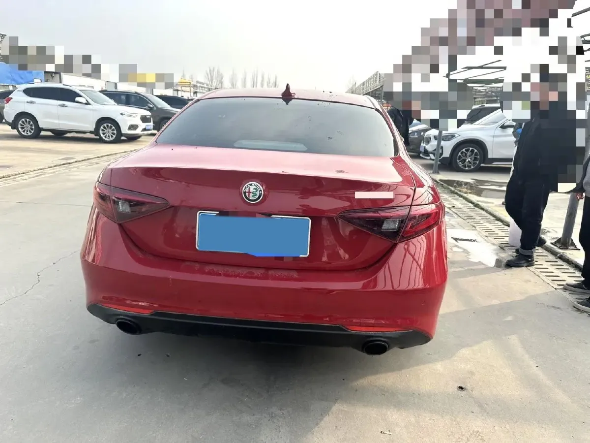 2022 Alfa Romeo Giulia 2.0T 280HP L4 8AT,autocango,china used car exporter,china ev exporter,chinese used car exporter,chinese used ev exporter