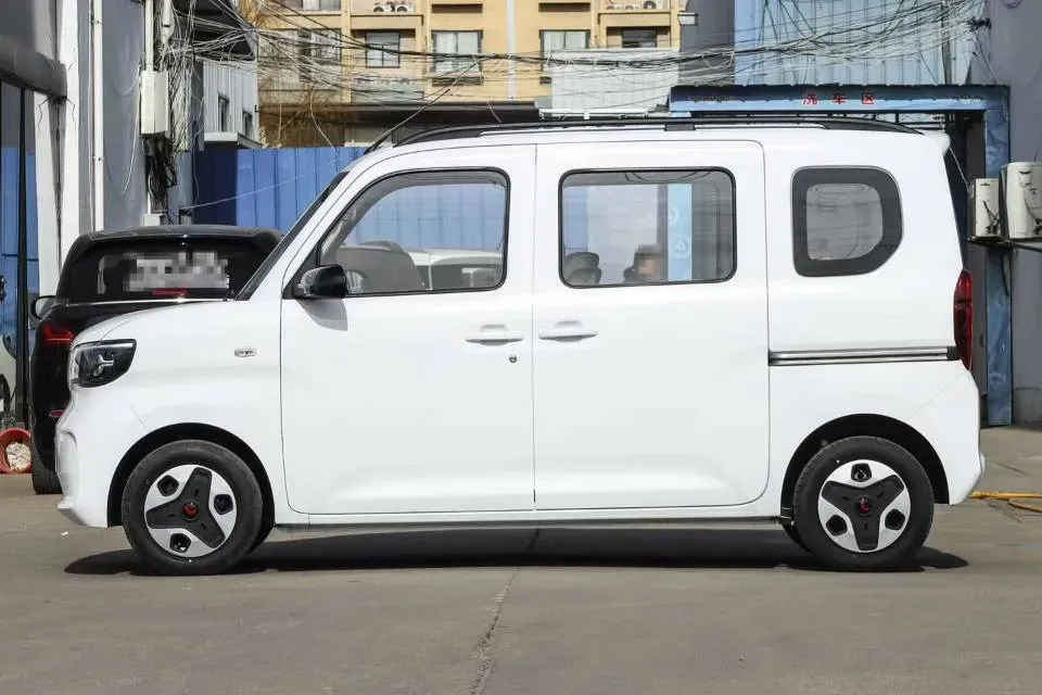 2025 WuLing HongGuang MINI EV BEV 16.2KWH,autocango,china used car exporter,china ev exporter,chinese used car exporter,chinese used ev exporter