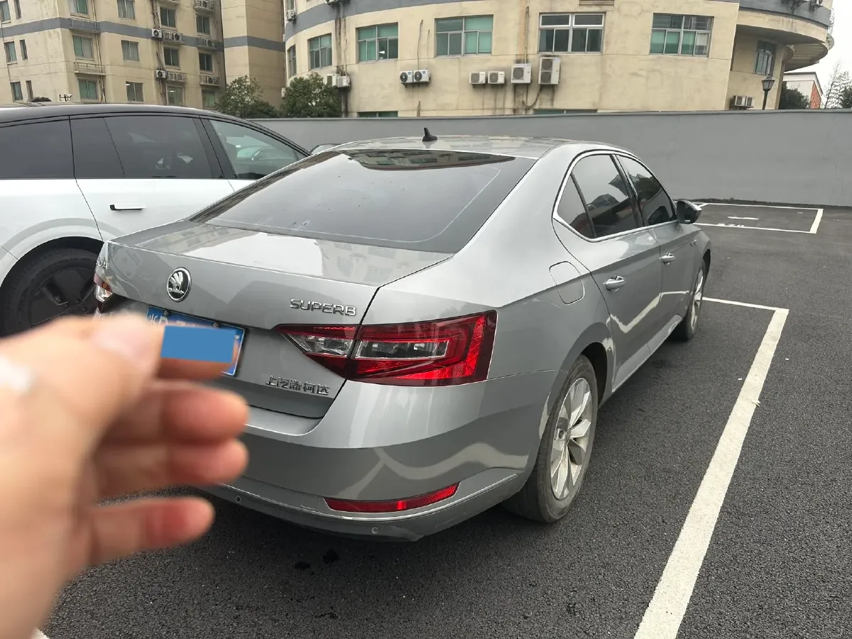 2018 Skoda Superb 1.8T 180HP L4 7DCT,autocango,china used car exporter,china ev exporter,chinese used car exporter,chinese used ev exporter