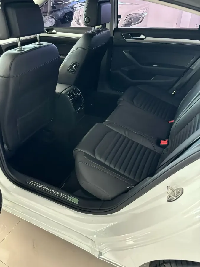 2018 Volkswagen Magotan 1.8T 180HP L4 7DCT,autocango,china used car exporter,china ev exporter,chinese used car exporter,chinese used ev exporter