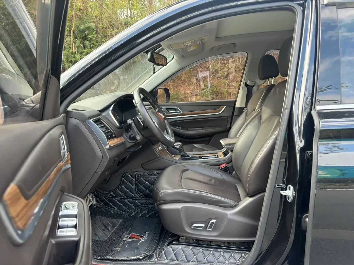 2018 Roewe RX5 2.0T 220HP L4 6DCT,autocango,china used car exporter,china ev exporter,chinese used car exporter,chinese used ev exporter