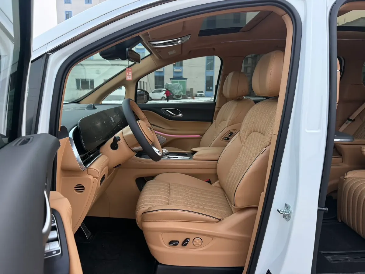 2022 Voyah Dream 1.5T 136HP L4 PHEV 25.57KWH,autocango,china used car exporter,china ev exporter,chinese used car exporter,chinese used ev exporter