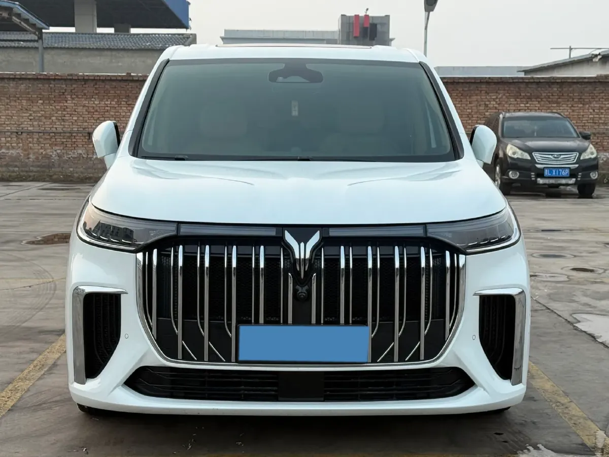 2022 Voyah Dream 1.5T 136HP L4 PHEV 25.57KWH,autocango,china used car exporter,china ev exporter,chinese used car exporter,chinese used ev exporter