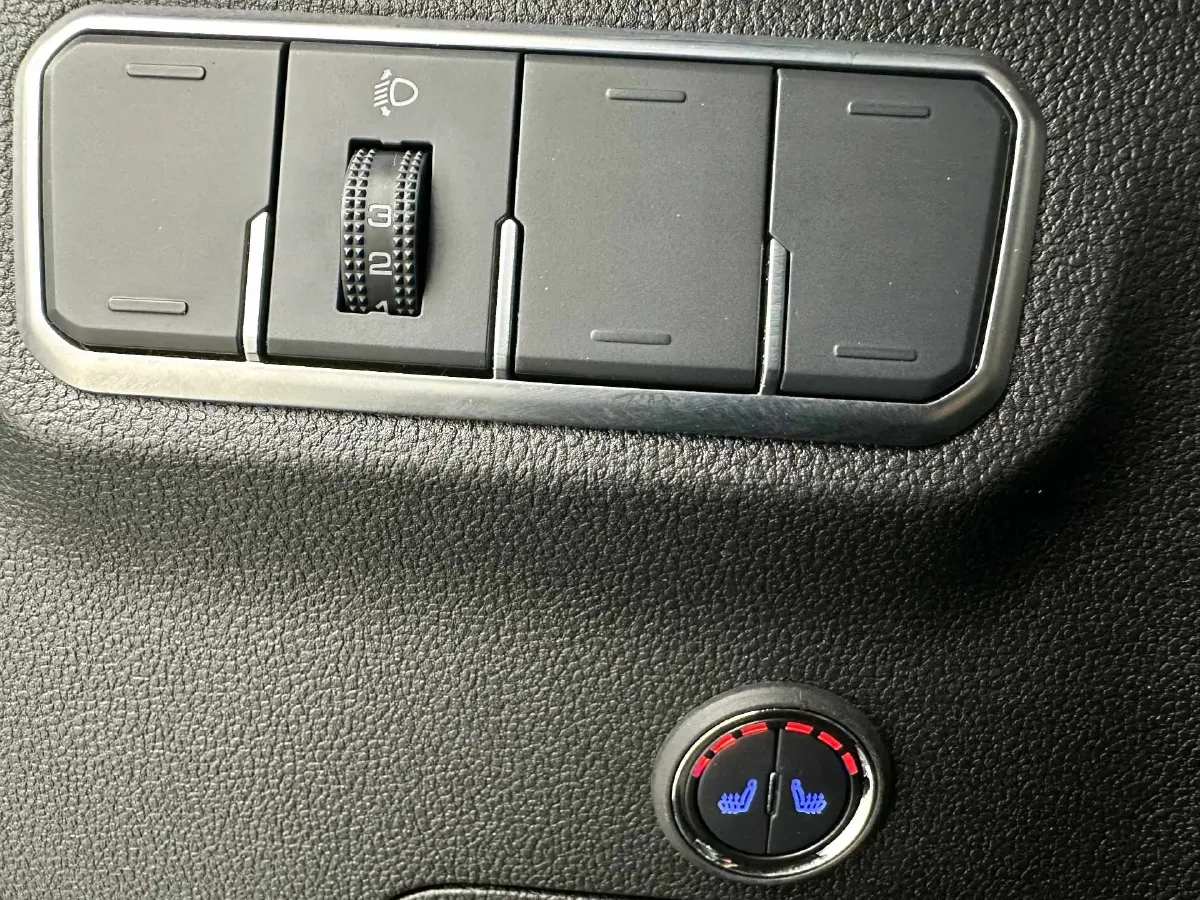 2021 Haval M6 1.5T 150HP L4 7DCT,autocango,china used car exporter,china ev exporter,chinese used car exporter,chinese used ev exporter