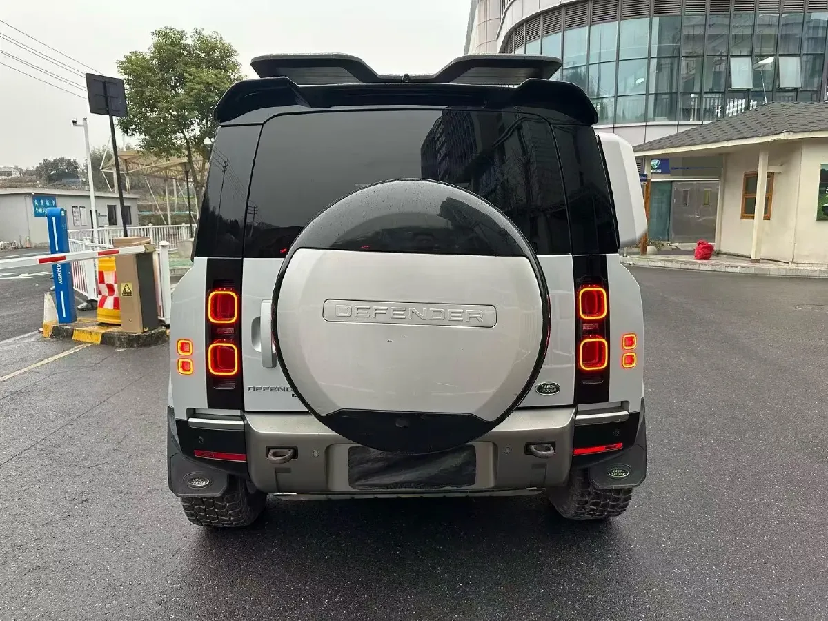 2022 Land Rover Defender 3.0T 400HP L6 8AT,autocango,china used car exporter,china ev exporter,chinese used car exporter,chinese used ev exporter
