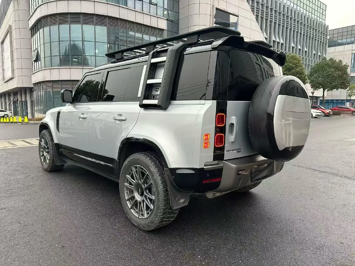 2022 Land Rover Defender 3.0T 400HP L6 8AT,autocango,china used car exporter,china ev exporter,chinese used car exporter,chinese used ev exporter