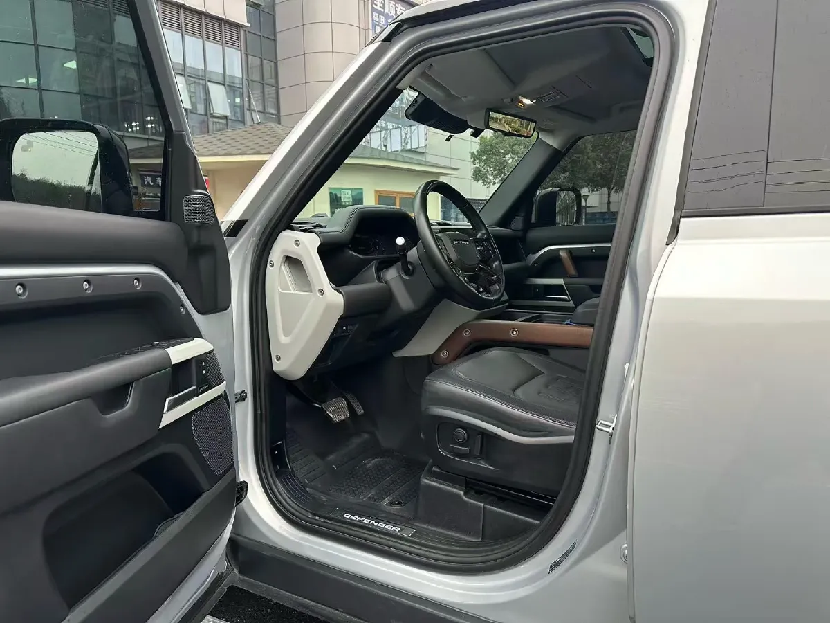 2022 Land Rover Defender 3.0T 400HP L6 8AT,autocango,china used car exporter,china ev exporter,chinese used car exporter,chinese used ev exporter
