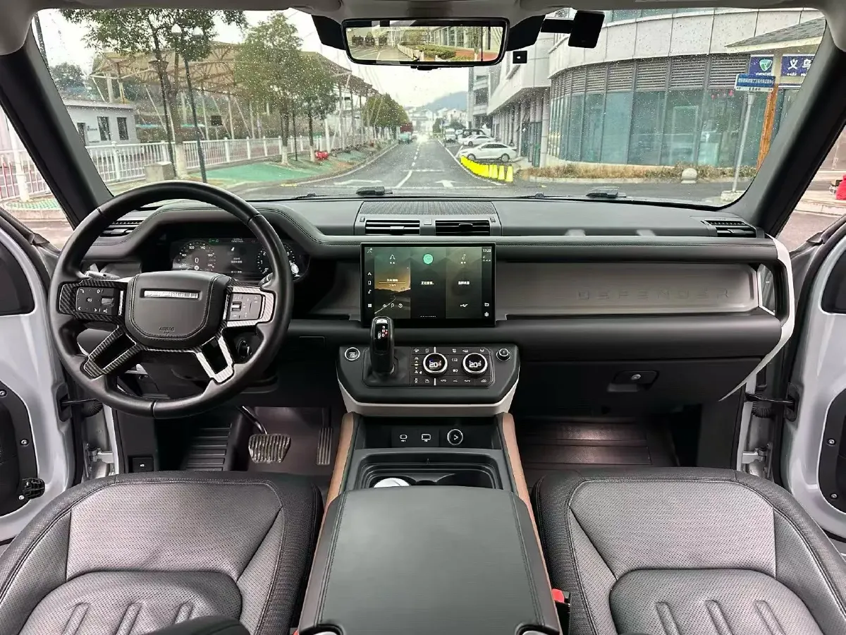 2022 Land Rover Defender 3.0T 400HP L6 8AT,autocango,china used car exporter,china ev exporter,chinese used car exporter,chinese used ev exporter