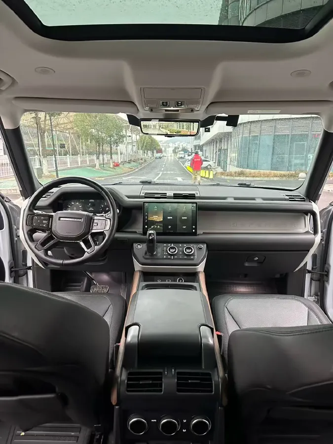 2022 Land Rover Defender 3.0T 400HP L6 8AT,autocango,china used car exporter,china ev exporter,chinese used car exporter,chinese used ev exporter