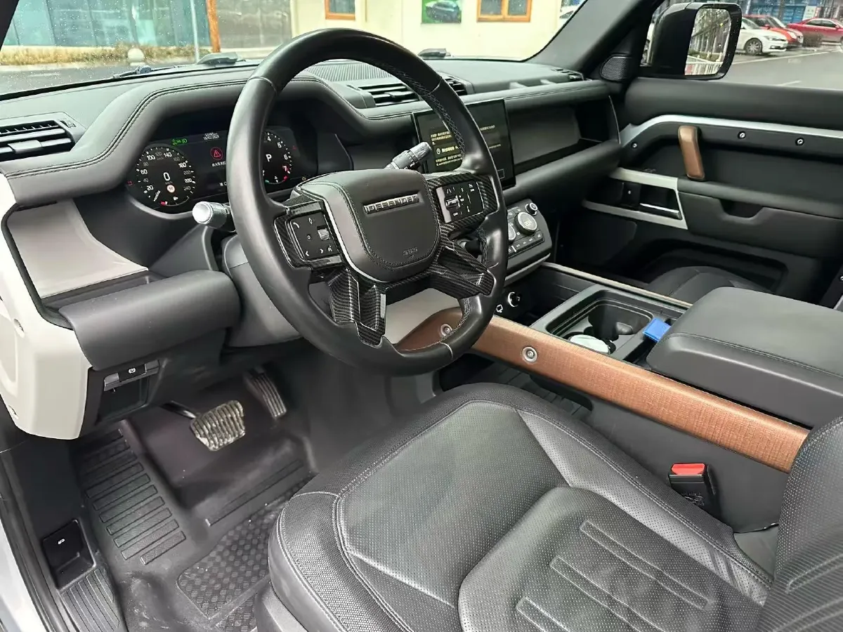 2022 Land Rover Defender 3.0T 400HP L6 8AT,autocango,china used car exporter,china ev exporter,chinese used car exporter,chinese used ev exporter