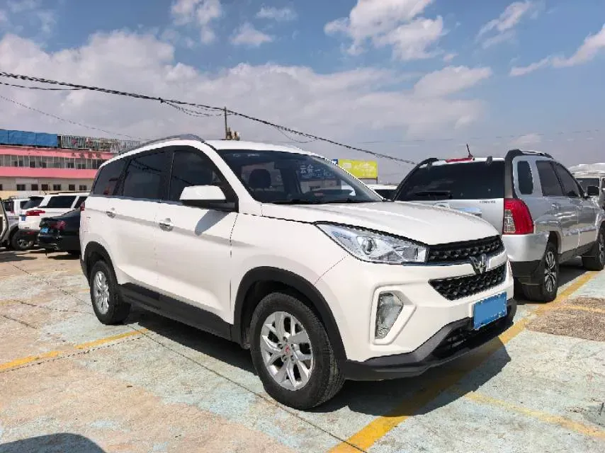 2019 WuLing HongGuang S3 1.5L 99HP L4 6MT,autocango,china used car exporter,china ev exporter,chinese used car exporter,chinese used ev exporter