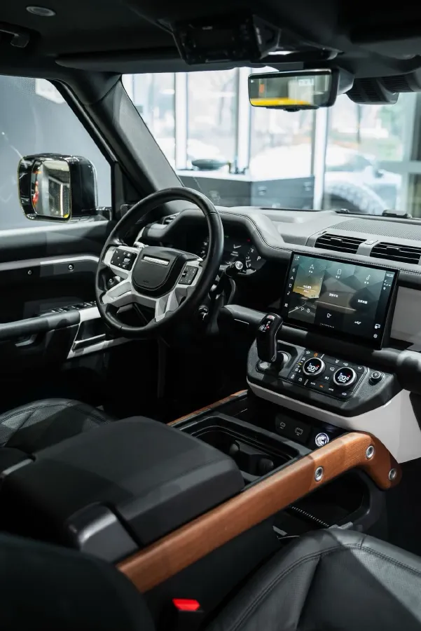 2024 Land Rover Defender 3.0T 400HP L6 8AT,autocango,china used car exporter,china ev exporter,chinese used car exporter,chinese used ev exporter