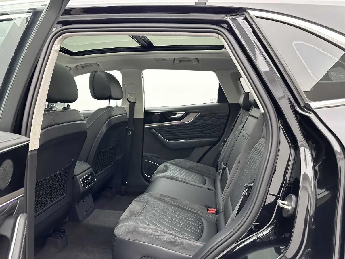 2022 HongQi HS5 2.0T 224HP L4 6AT,autocango,china used car exporter,china ev exporter,chinese used car exporter,chinese used ev exporter