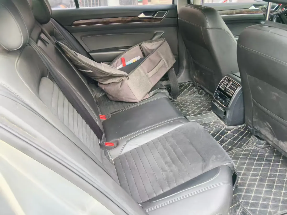 2018 Volkswagen Magotan 1.8T 180HP L4 7DCT,autocango,china used car exporter,china ev exporter,chinese used car exporter,chinese used ev exporter