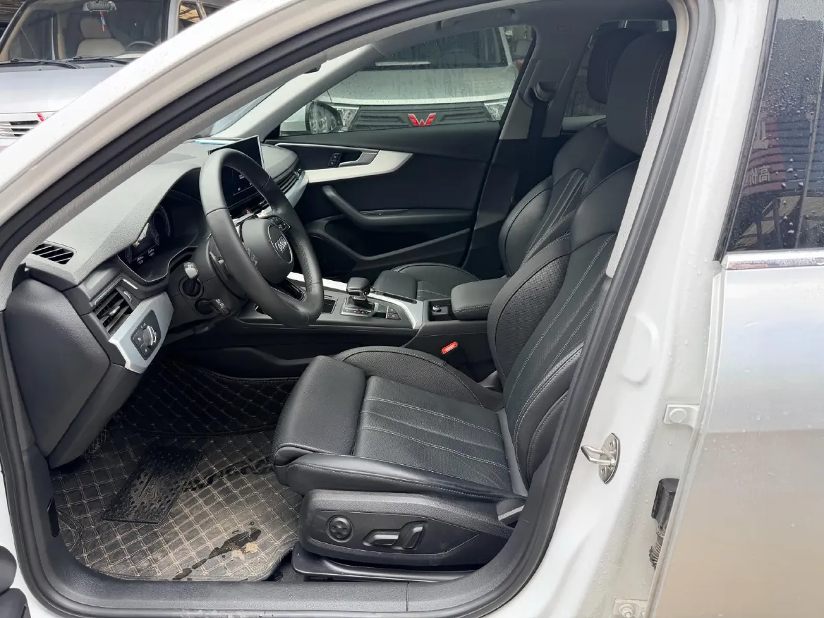 2023 Audi A4L 2.0T 190HP L4 7DCT,autocango,china used car exporter,china ev exporter,chinese used car exporter,chinese used ev exporter