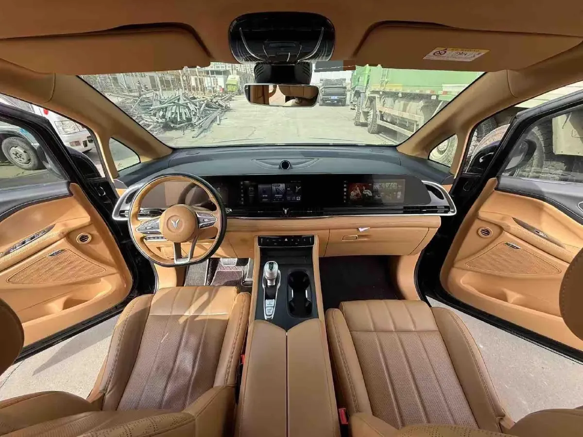 2022 Voyah Dream 1.5T 136HP L4 PHEV 25.57KWH,autocango,china used car exporter,china ev exporter,chinese used car exporter,chinese used ev exporter