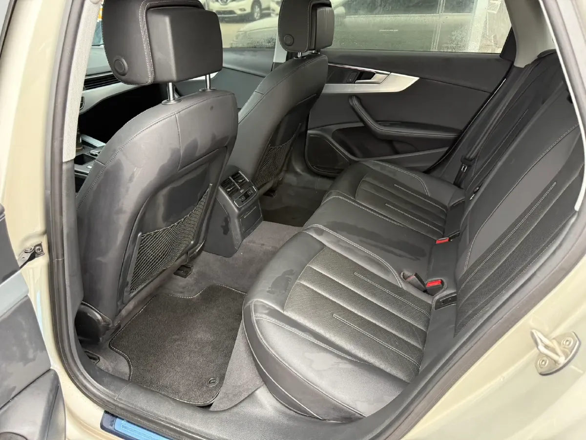 2020 Audi A4L 2.0T 190HP L4 7DCT,autocango,china used car exporter,china ev exporter,chinese used car exporter,chinese used ev exporter