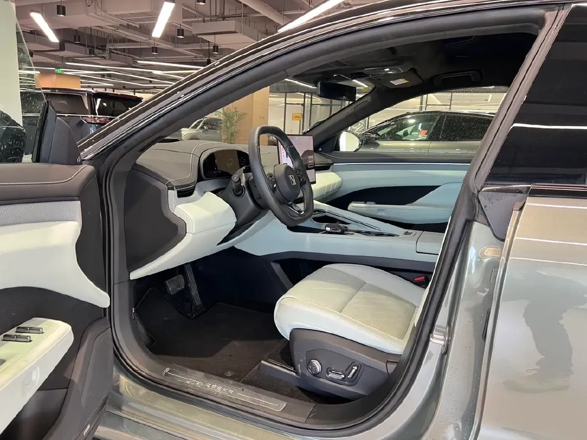 2025 Zeekr 001 BEV 100KWH,autocango,china used car exporter,china ev exporter,chinese used car exporter,chinese used ev exporter