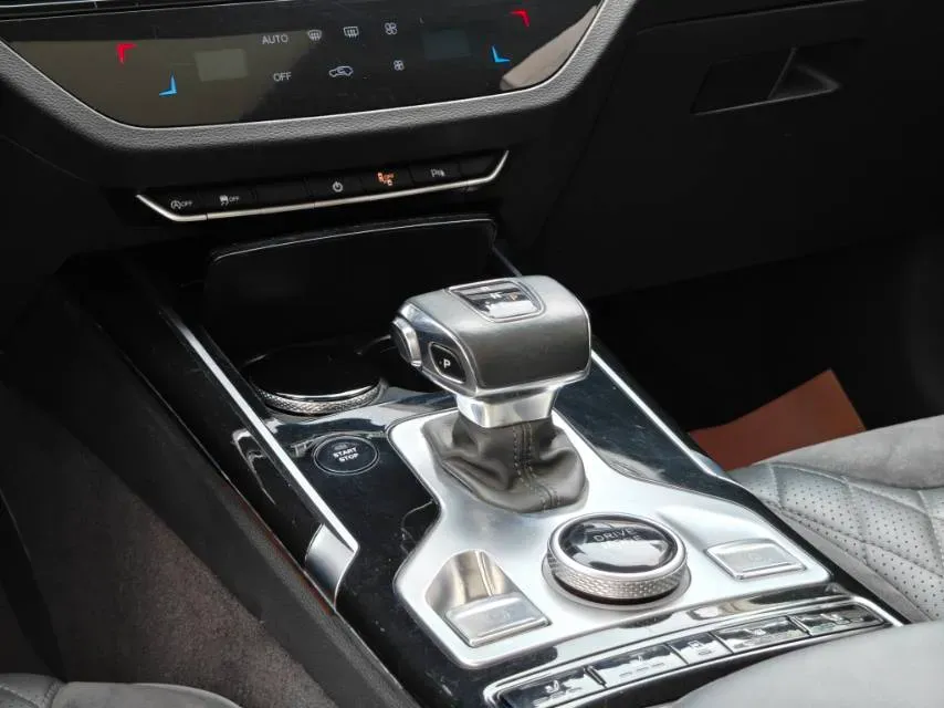 2022 HongQi HS5 2.0T 224HP L4 6AT,autocango,china used car exporter,china ev exporter,chinese used car exporter,chinese used ev exporter