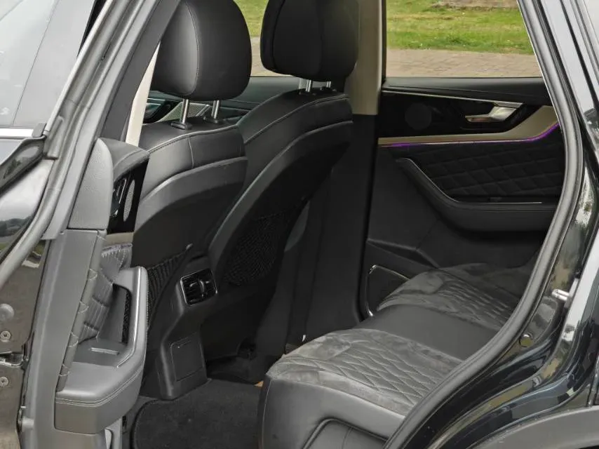 2022 HongQi HS5 2.0T 224HP L4 6AT,autocango,china used car exporter,china ev exporter,chinese used car exporter,chinese used ev exporter