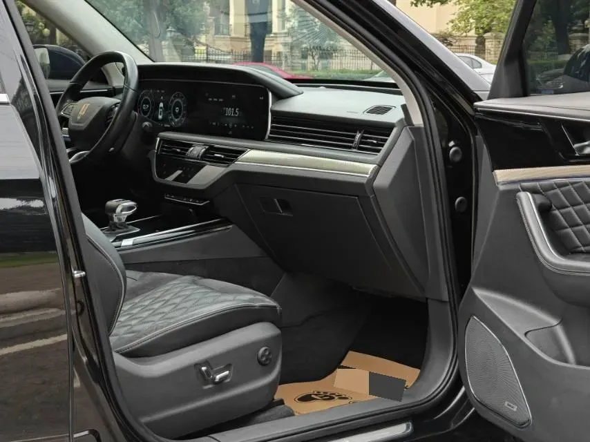 2022 HongQi HS5 2.0T 224HP L4 6AT,autocango,china used car exporter,china ev exporter,chinese used car exporter,chinese used ev exporter