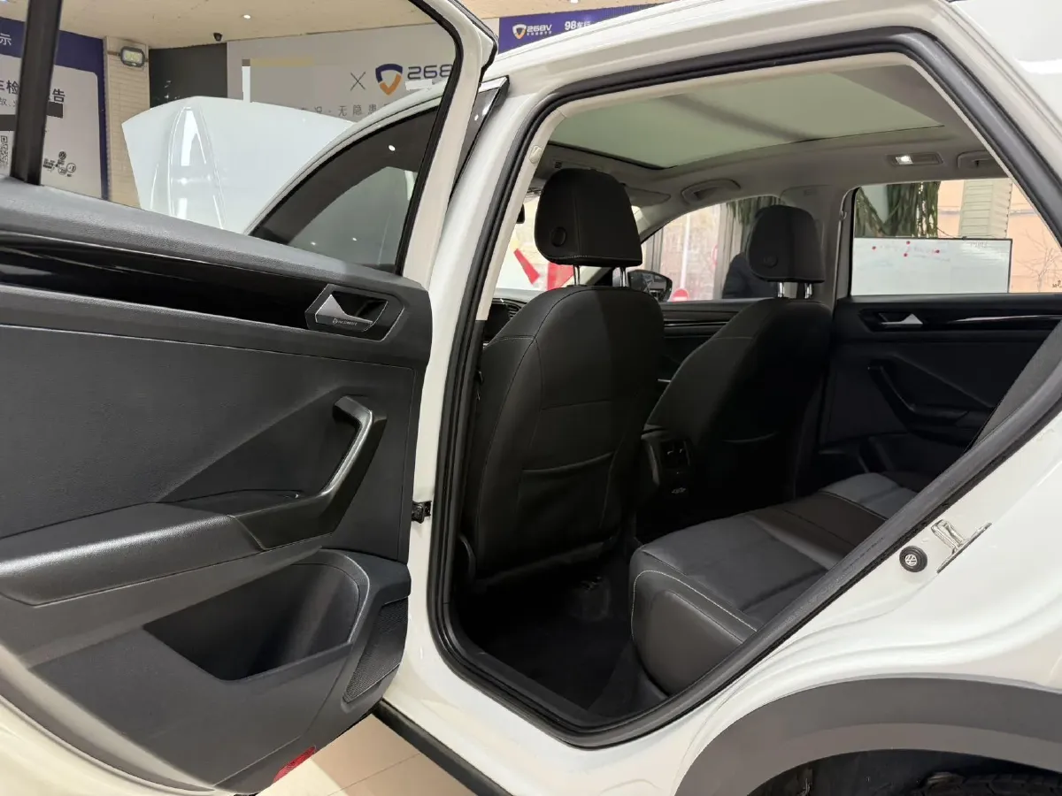 2022 Volkswagen T-Roc 1.4T 150HP L4 7DCT,autocango,china used car exporter,china ev exporter,chinese used car exporter,chinese used ev exporter