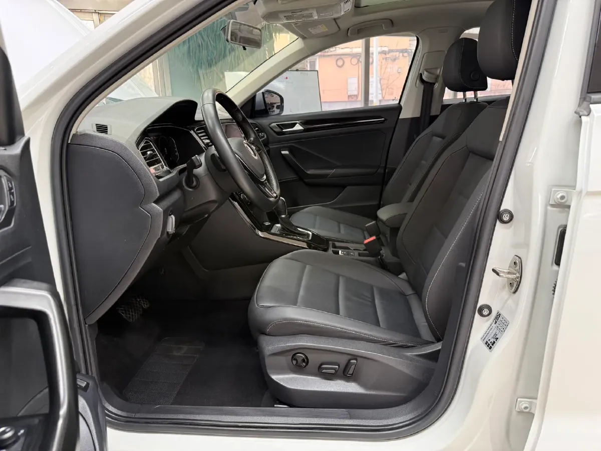 2022 Volkswagen T-Roc 1.4T 150HP L4 7DCT,autocango,china used car exporter,china ev exporter,chinese used car exporter,chinese used ev exporter