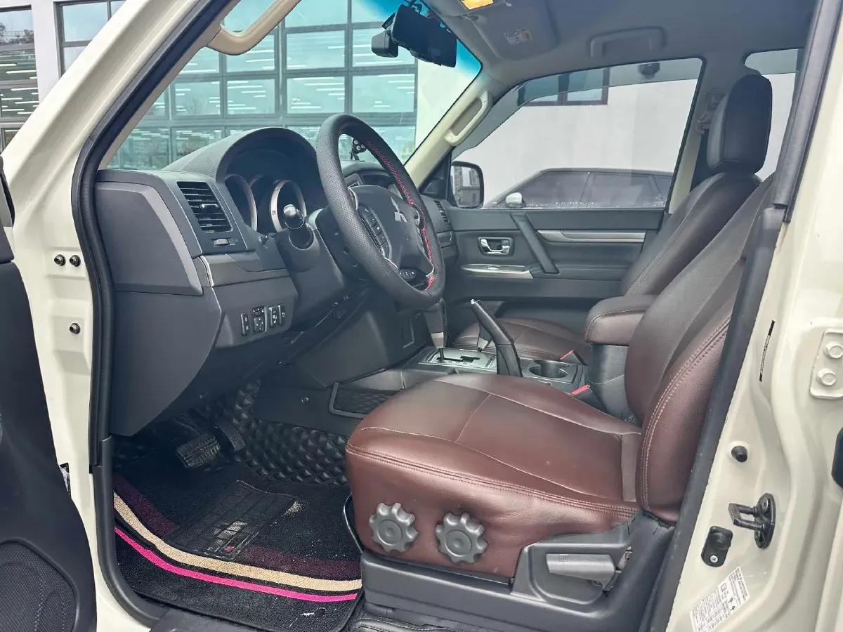 2018 Mitsubishi Pajero 3.0L 174HP V6 5AT,autocango,china used car exporter,china ev exporter,chinese used car exporter,chinese used ev exporter