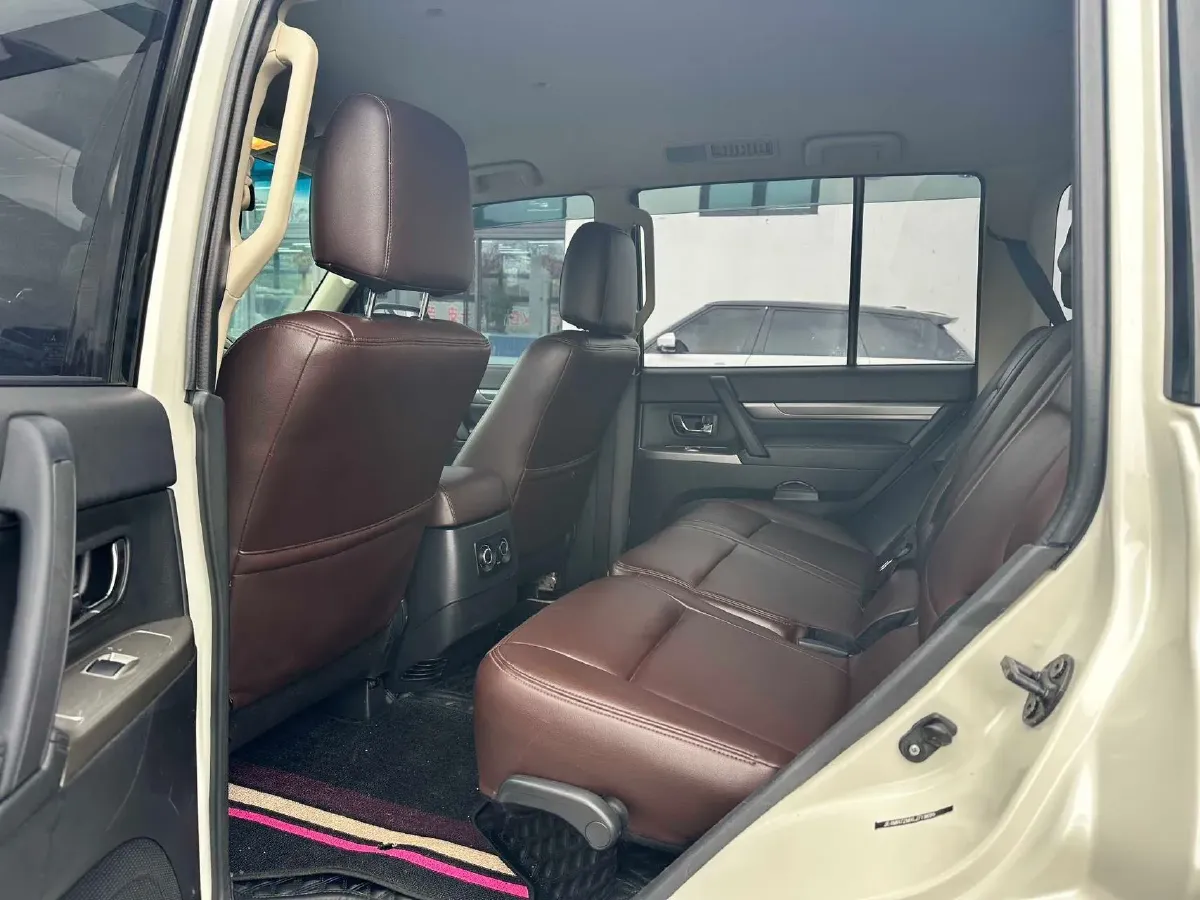 2018 Mitsubishi Pajero 3.0L 174HP V6 5AT,autocango,china used car exporter,china ev exporter,chinese used car exporter,chinese used ev exporter