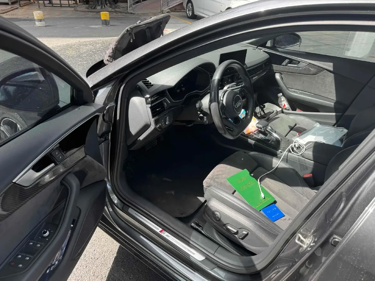 2023 Audi A4L 2.0T 190HP L4 7DCT,autocango,china used car exporter,china ev exporter,chinese used car exporter,chinese used ev exporter