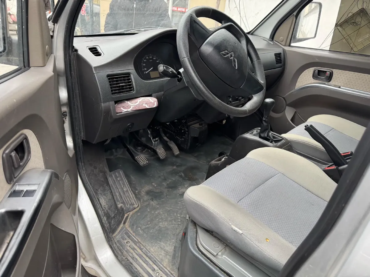 2021 WuLing RongGuang Mini Truck 1.5L 99HP L4 5MT,autocango,china used car exporter,china ev exporter,chinese used car exporter,chinese used ev exporter