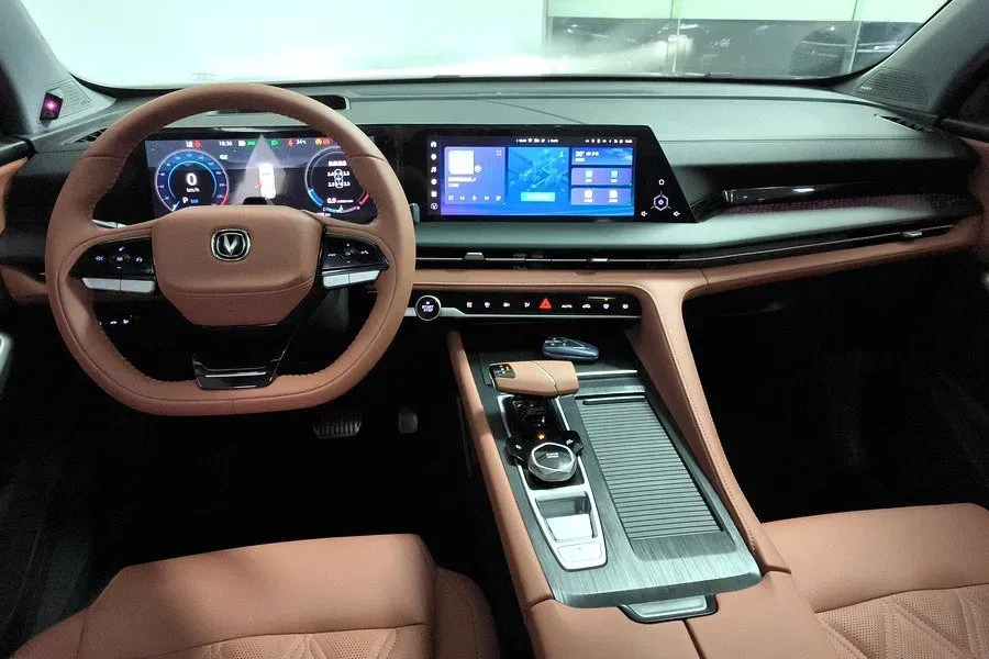 2023 ChangAn CS75 Plus 2.0T 233HP L4 8AT,autocango,china used car exporter,china ev exporter,chinese used car exporter,chinese used ev exporter