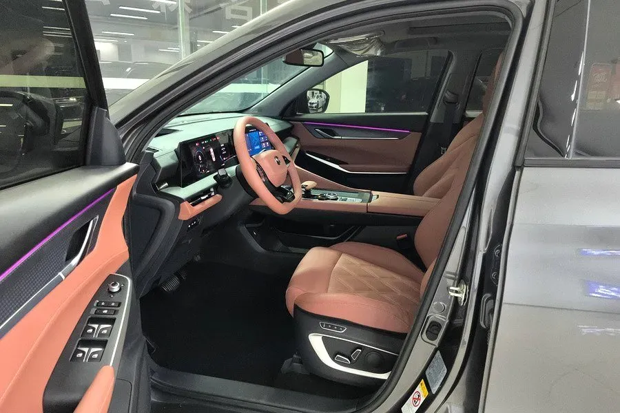 2023 ChangAn CS75 Plus 2.0T 233HP L4 8AT,autocango,china used car exporter,china ev exporter,chinese used car exporter,chinese used ev exporter