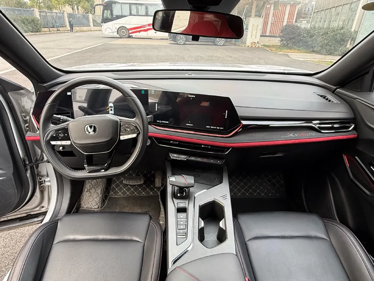 2024 ChangAn X5 PLUS 1.5T 188HP L4 7DCT,autocango,china used car exporter,china ev exporter,chinese used car exporter,chinese used ev exporter