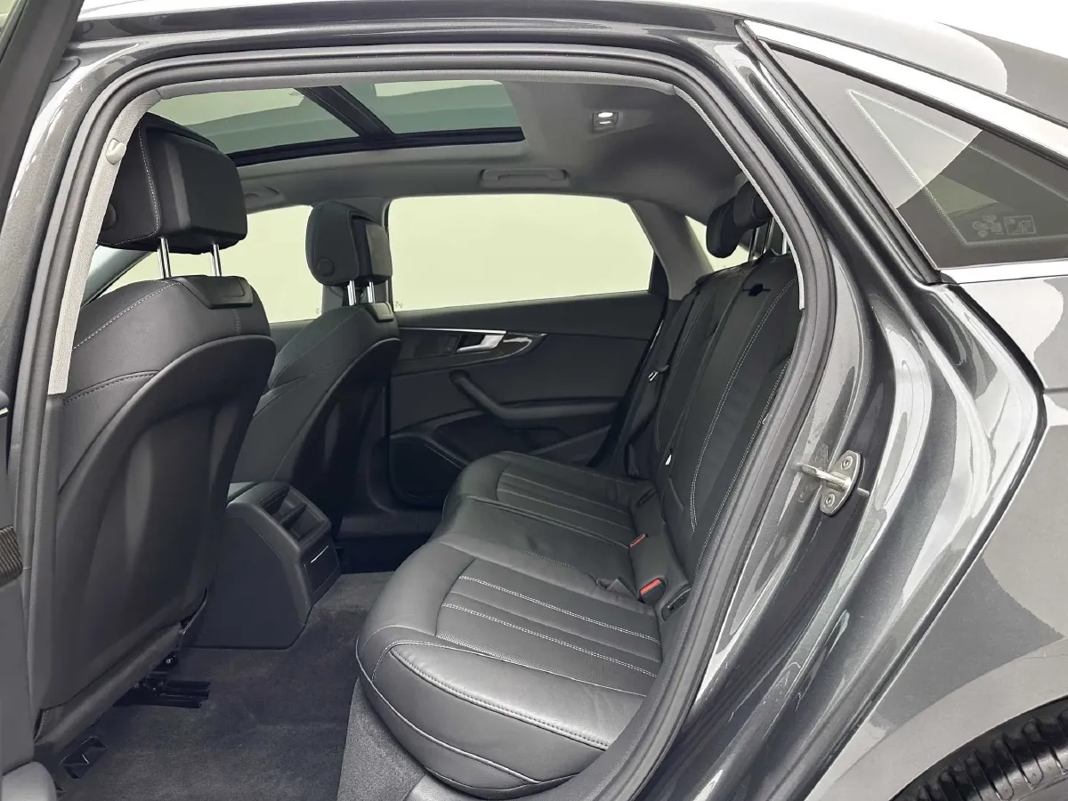 2020 Audi A4L 2.0T 190HP L4 7DCT,autocango,china used car exporter,china ev exporter,chinese used car exporter,chinese used ev exporter