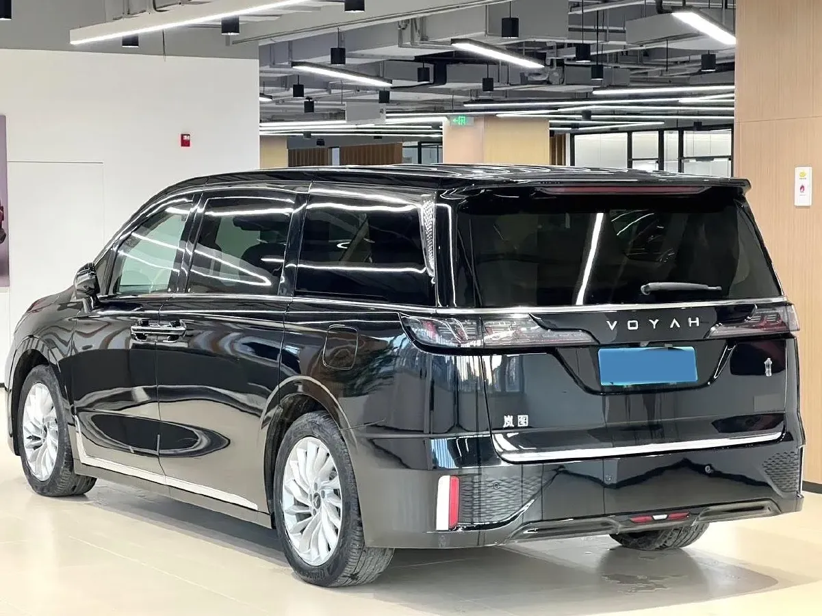 2024 Voyah Dream 1.5T 150HP L4 PHEV 43KWH,autocango,china used car exporter,china ev exporter,chinese used car exporter,chinese used ev exporter