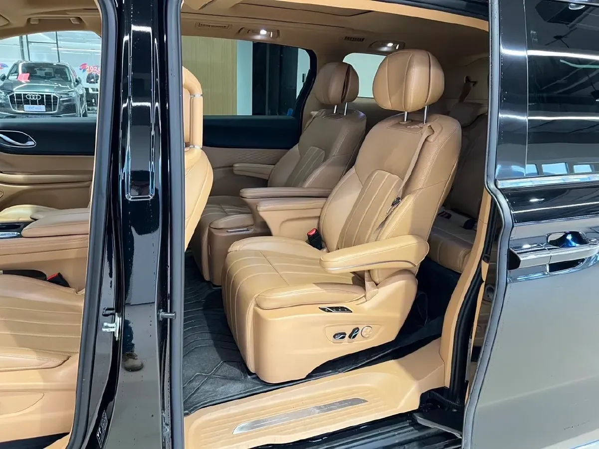 2024 Voyah Dream 1.5T 150HP L4 PHEV 43KWH,autocango,china used car exporter,china ev exporter,chinese used car exporter,chinese used ev exporter