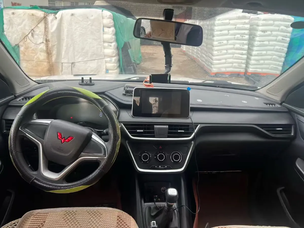 2019 WuLing HongGuang S3 1.5L 99HP L4 6MT,autocango,china used car exporter,china ev exporter,chinese used car exporter,chinese used ev exporter