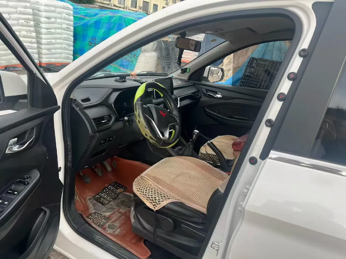 2019 WuLing HongGuang S3 1.5L 99HP L4 6MT,autocango,china used car exporter,china ev exporter,chinese used car exporter,chinese used ev exporter