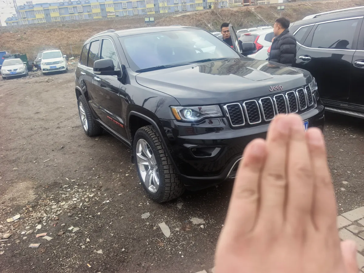 2020 Jeep Grand Cherokee 3.6L 286HP V6 8AT,autocango,china used car exporter,china ev exporter,chinese used car exporter,chinese used ev exporter
