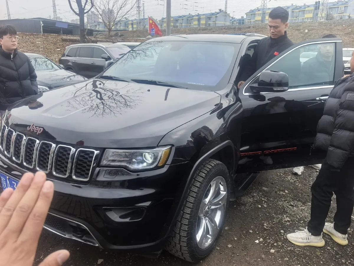 2020 Jeep Grand Cherokee 3.6L 286HP V6 8AT,autocango,china used car exporter,china ev exporter,chinese used car exporter,chinese used ev exporter